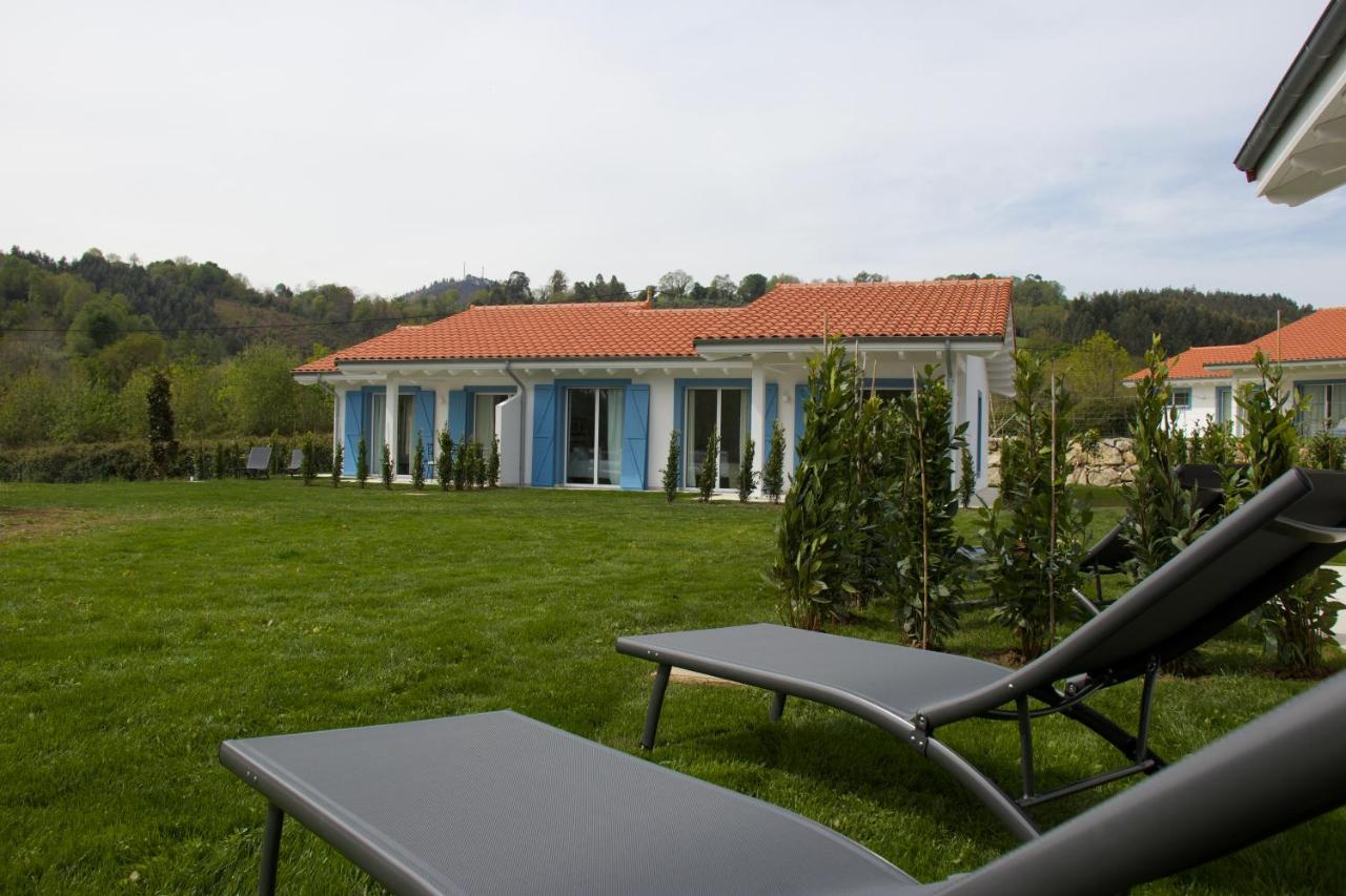 Aparthotel El Pueblin De Ribadesella Zewnętrze zdjęcie